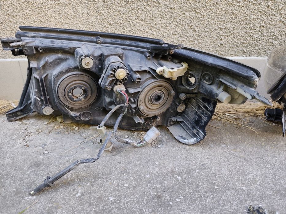 Передні фари Toyota Land Cruiser 200
