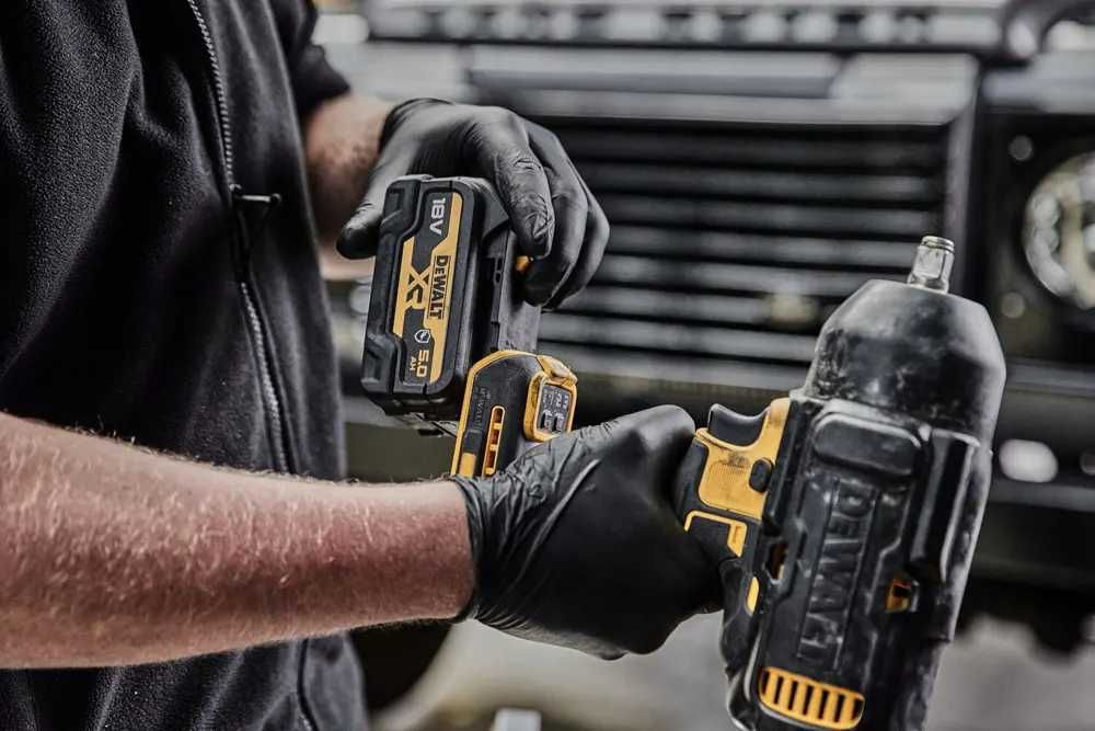 DeWALT DCF900P2T  1⁄2 дюйм\крутний : 1396 Нм \ 18v\гарантIя\комплект
