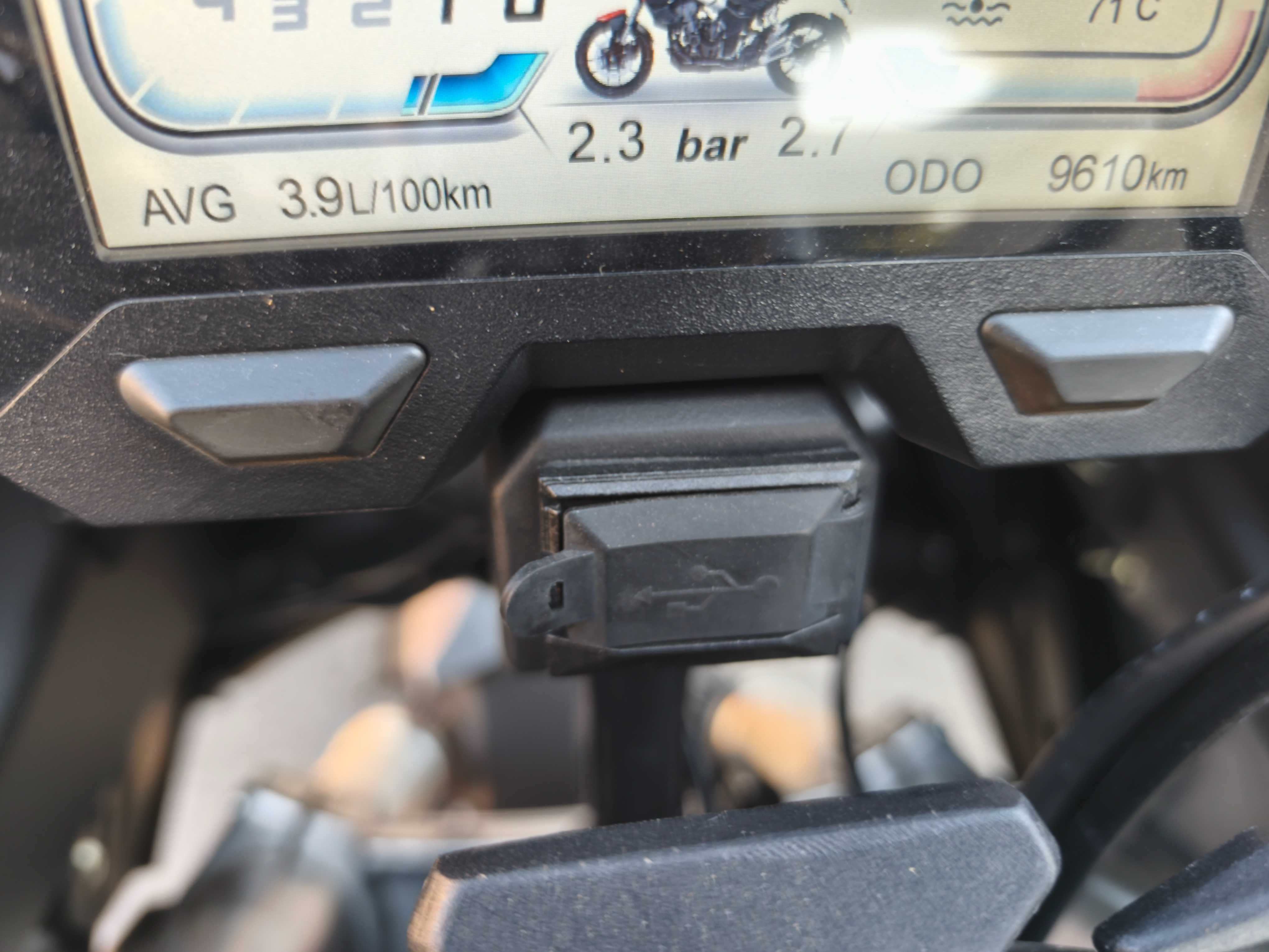 Voge 500 DS com extras