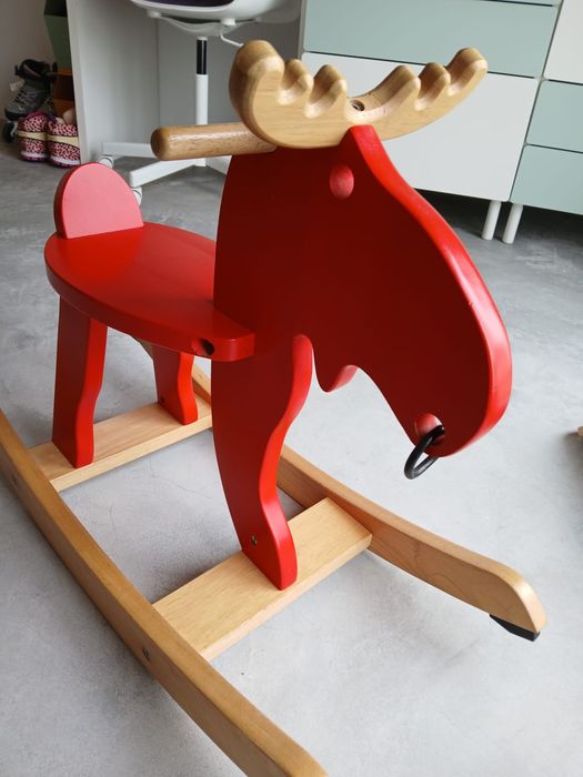 Rena “cavalo” de baloiço