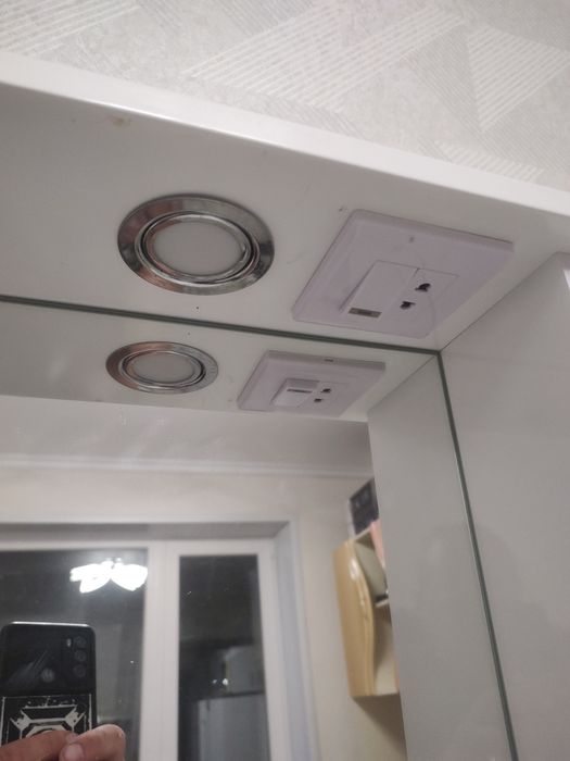 Раковина з тумбою в ванну кімнату та верхня шафа