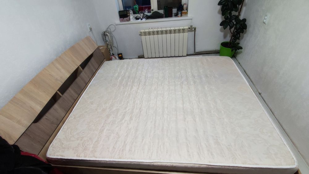 Ліжко для спальні