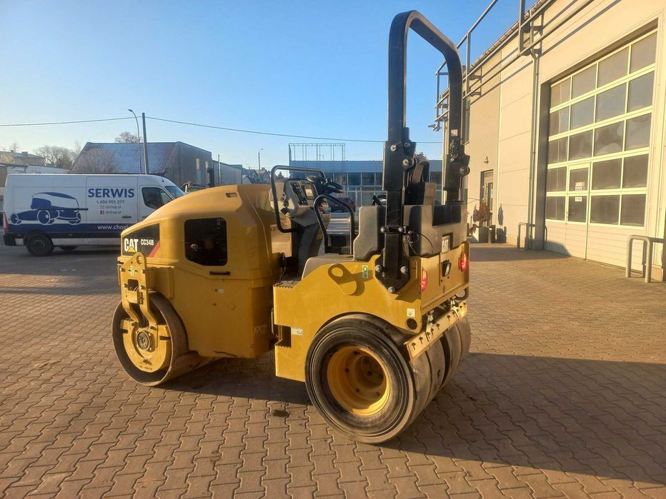 Do wynajęcia Walec Caterpillar CC34B