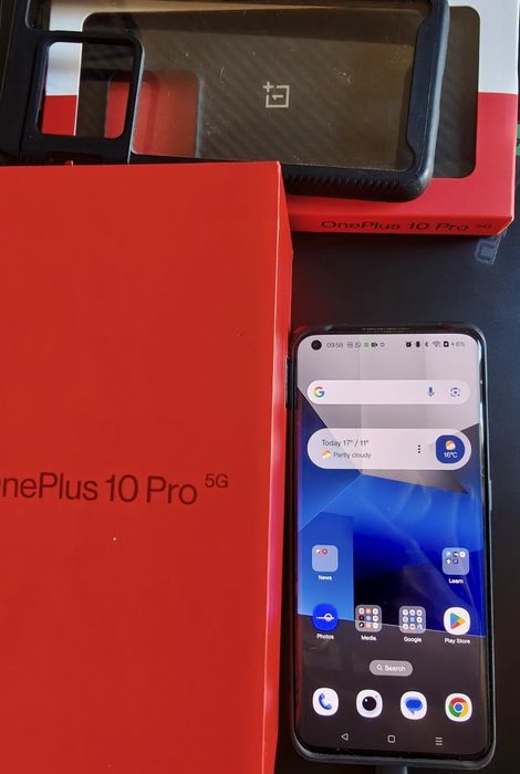 OnePlus 10 Pro + accessories