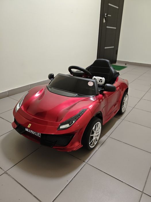 Продам машину на аккумуляторі M4700EBLRS-3