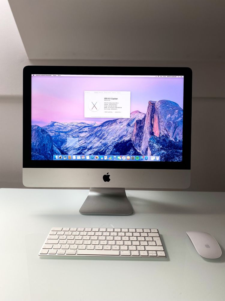 Apple iMac z 21.5-calowym ekranem z podświetleniem LED