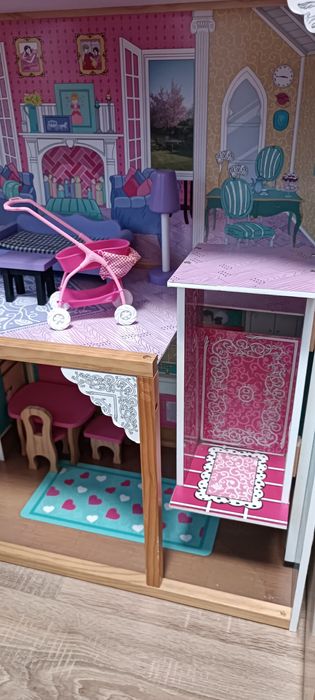 Drewniany domek dla lalek duży 3-piętrowy z windą RICKOKIDS