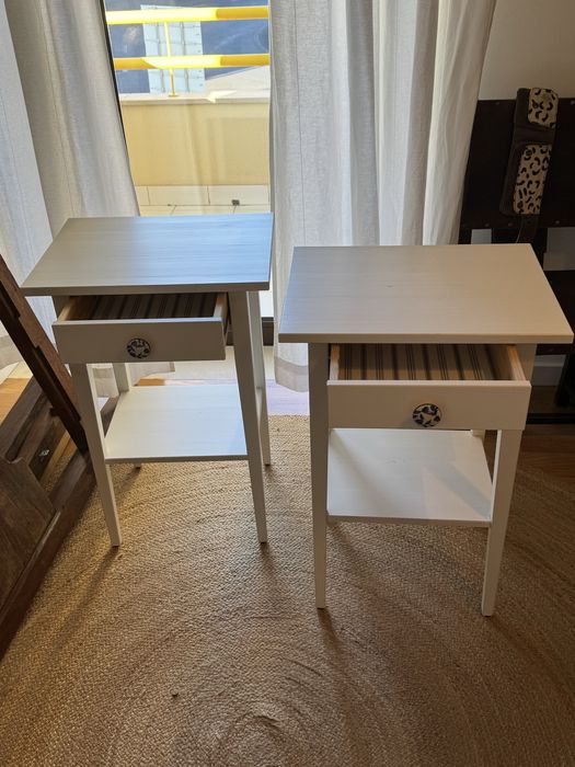 Cama de casal e mesas de cabeceira Ikea hemnes