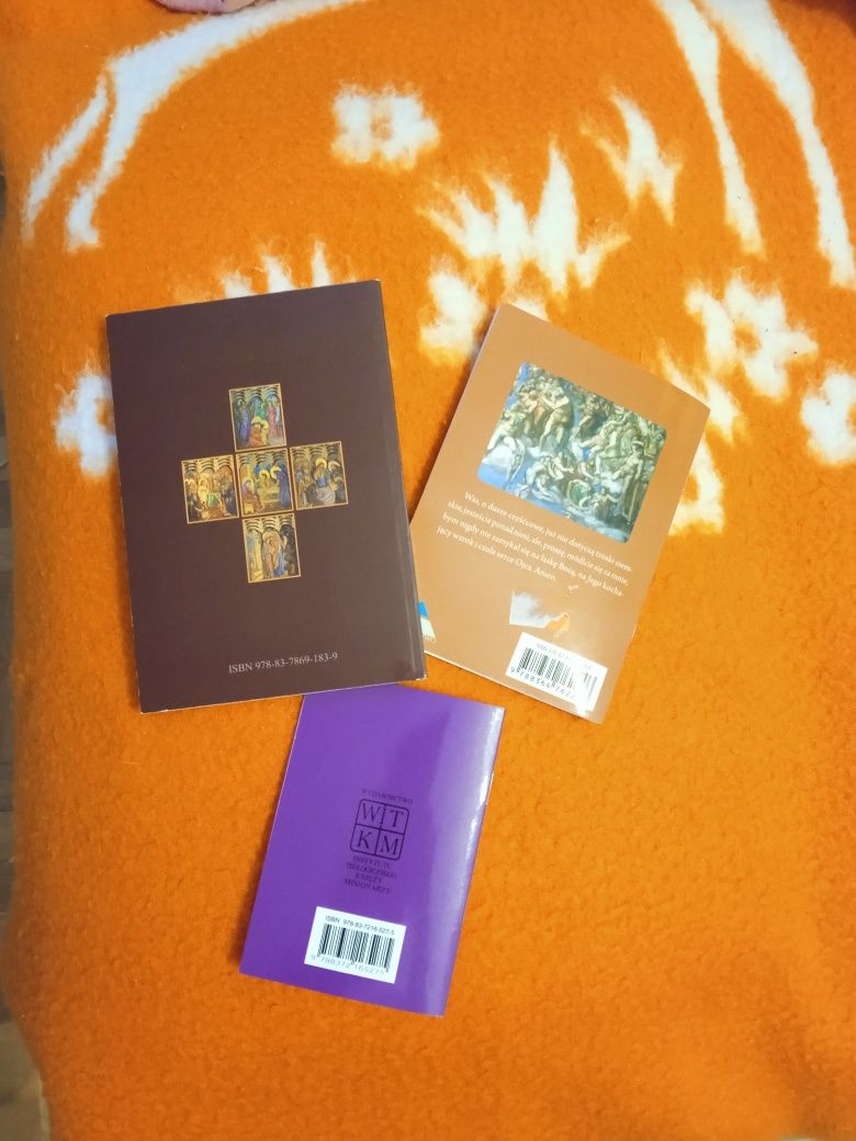 Trzy małe książeczki o tematyce religijnej ( modlitewniki ).