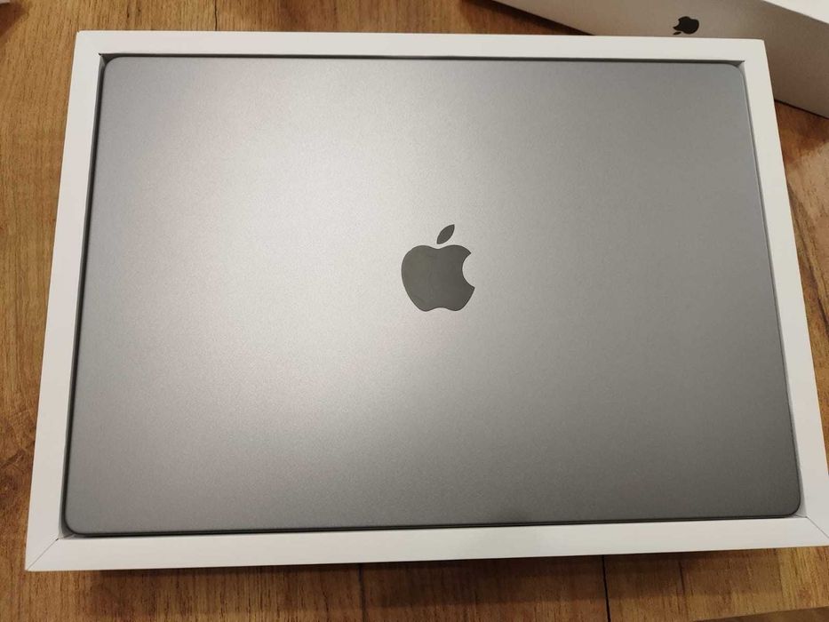 MacBook Pro 16" 2021 M1 Pro • 32GB/1TB • 80 cykli + Apple Keyboard