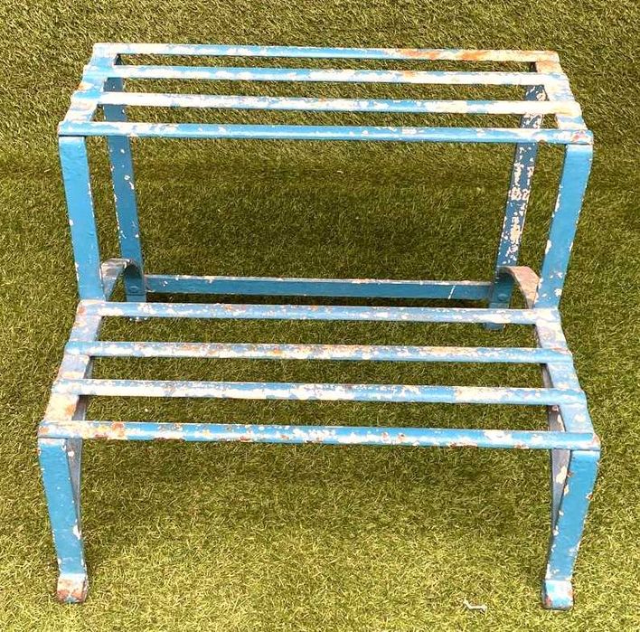 Escadote em ferro maciço