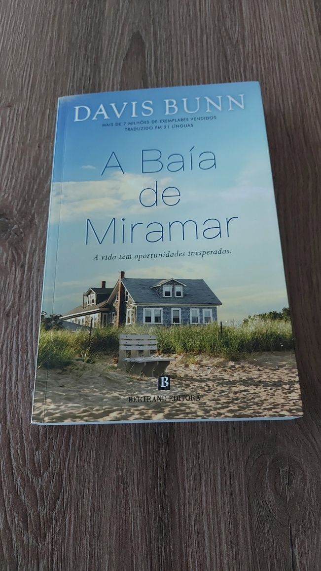 Livro A Baia de Miramar - Davis Bunn