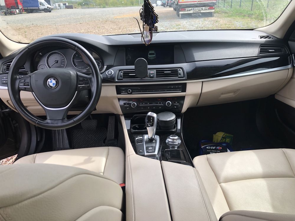 Kompletne wnętrze fotele kanapa skóra jasna boczki BMW f10 sedan