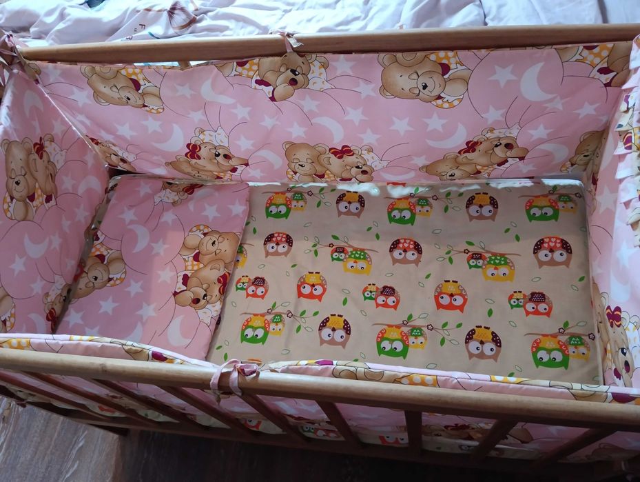 Дитяче ліжечко Б/у з бортиками та балдахіном. Захист та матрац на ліже