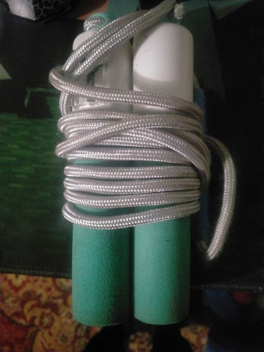 Продам скакалку с датчиком + подарок