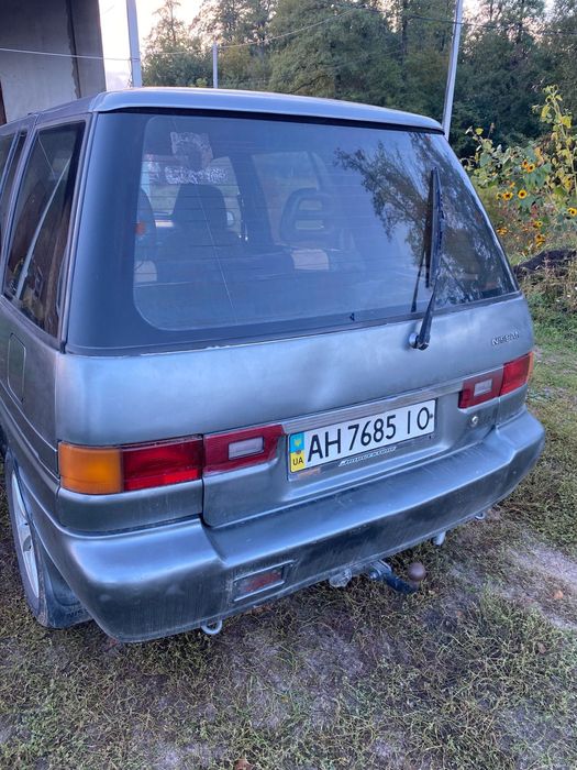 Nissan prairie m 11