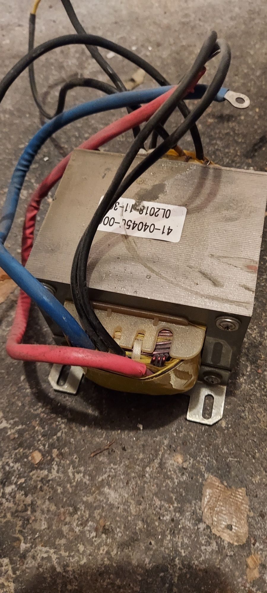 Transformator z ups