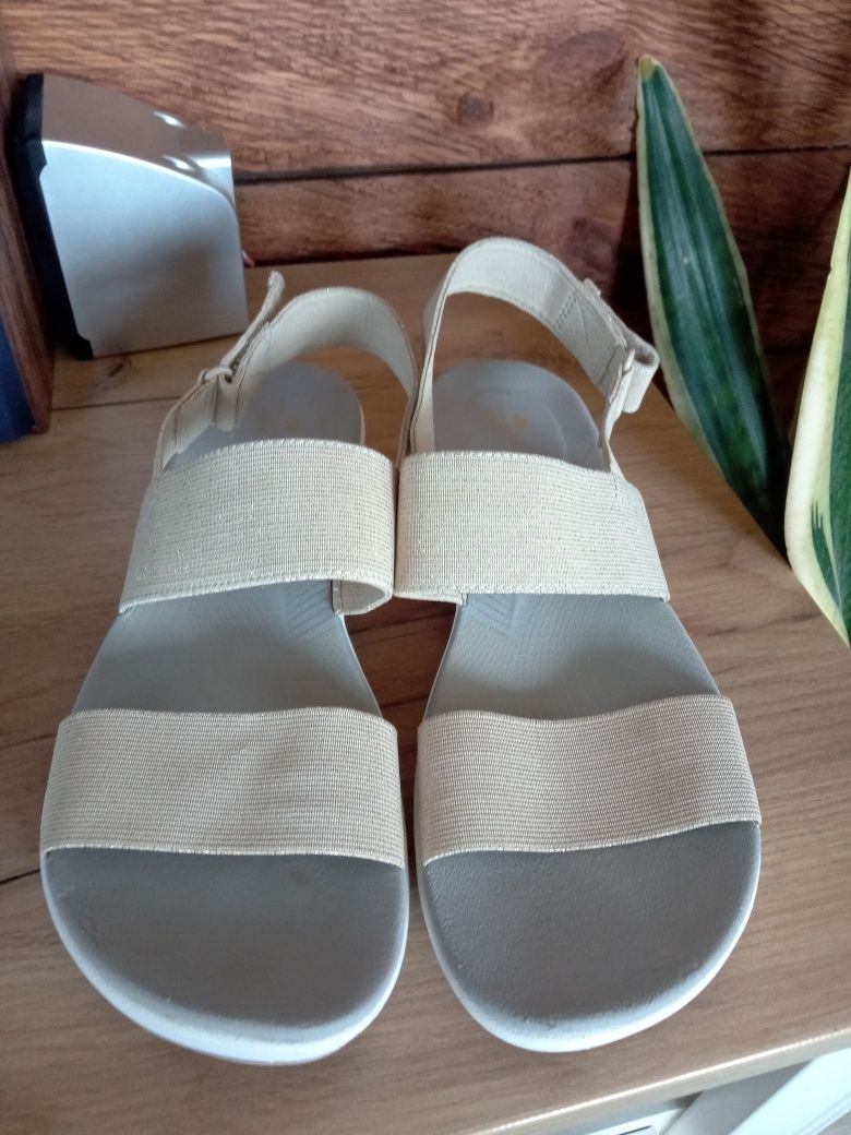 Sandały Clarks Cusion Soft rozmiar 41