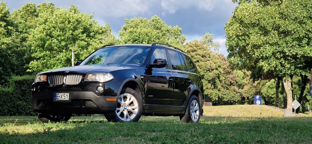 BMW X3 BMW X3 E83 xDrive 3.0i – Czarny Crossover Premium z Bogatą Historią