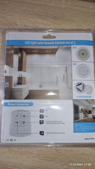 Світильники три штуки і пульт все без батарейок
