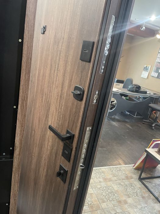 Двері розпродаж великі знижки