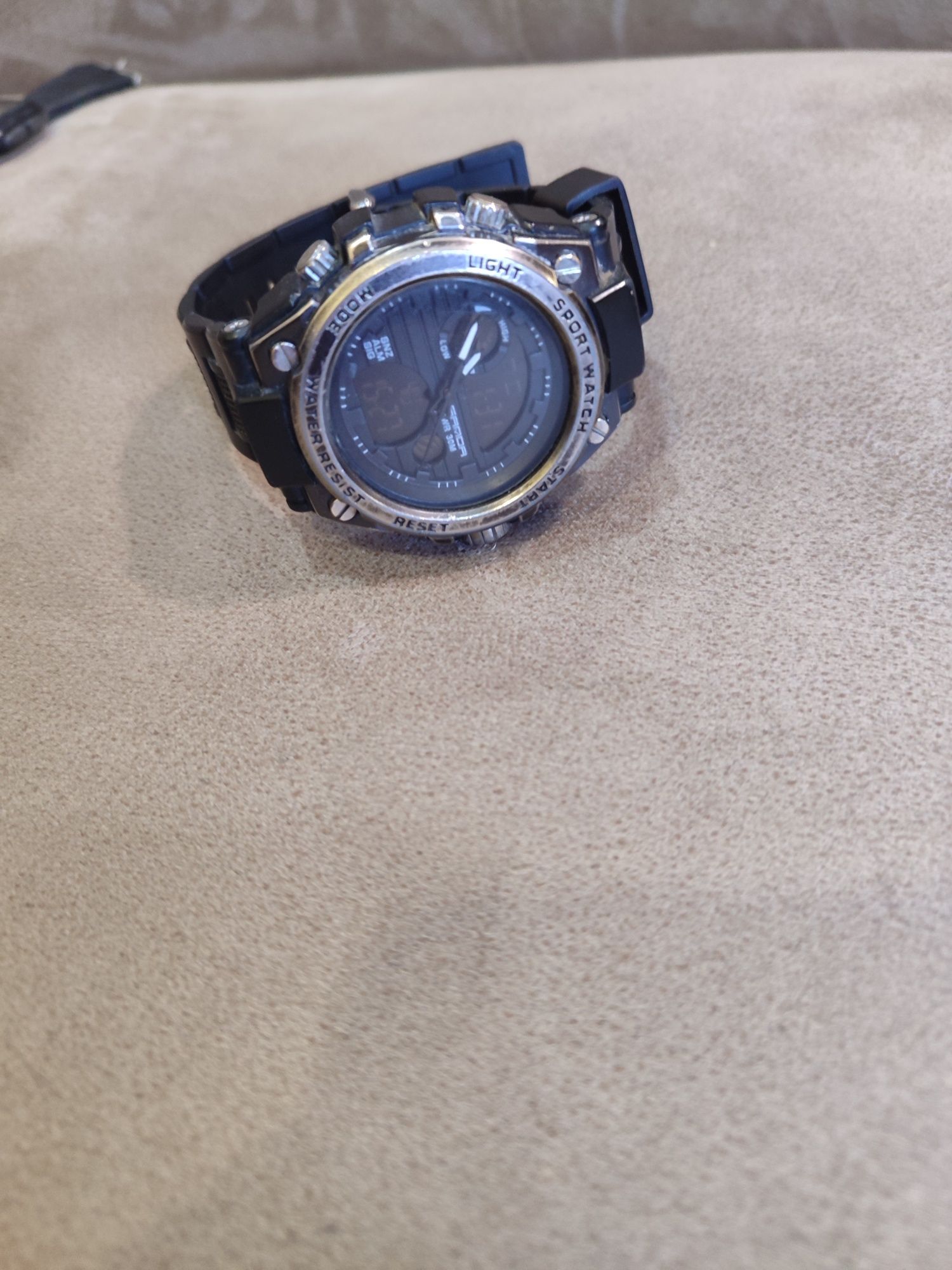 Продається годинник sport watch