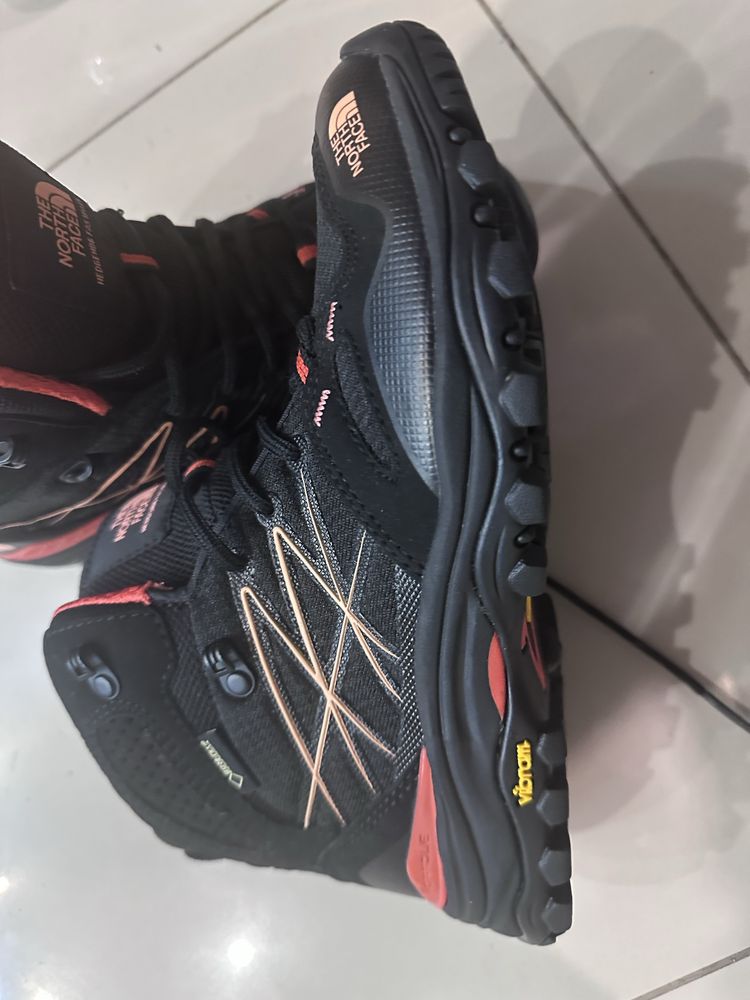 Новые трекинговые ботинки the north face