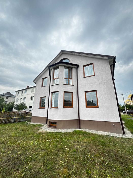 Продам новий будинок з ремонтом 245м2/10соток в Крихівцях.