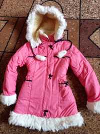 Куртка -пальто зимнее на девочку на ростдо 122.
