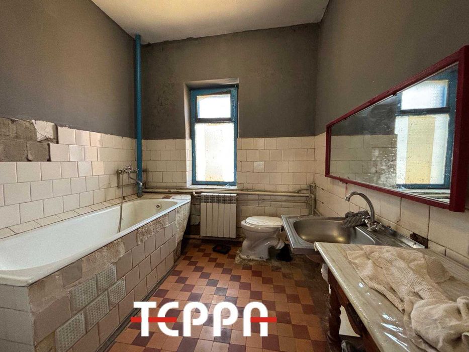Продаж будинку, 4 окремі кімнати, Тепличне