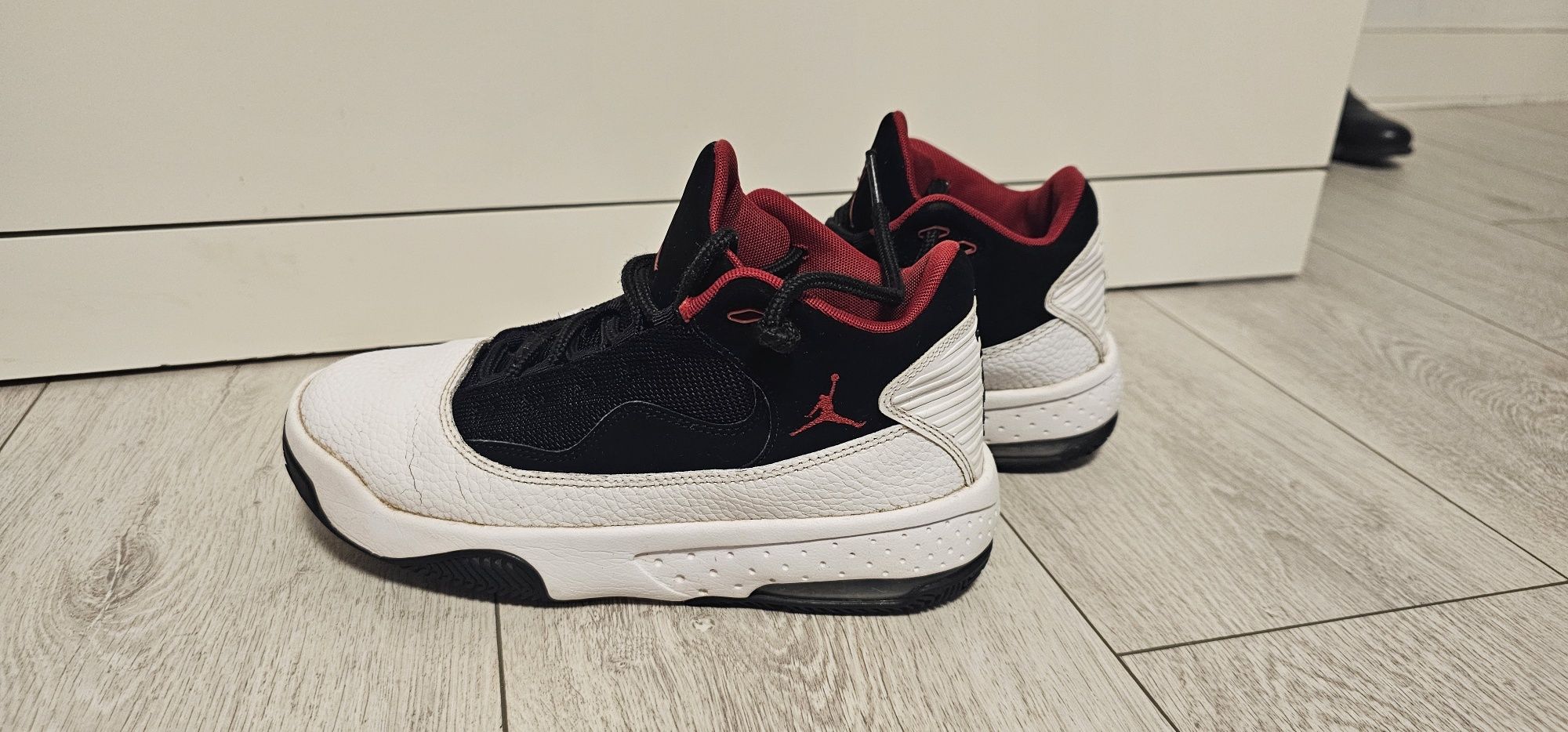 Jordan Max Aura 2 buty dziecięce rozmiar 36,5 wkładka 23,5cm skórzane