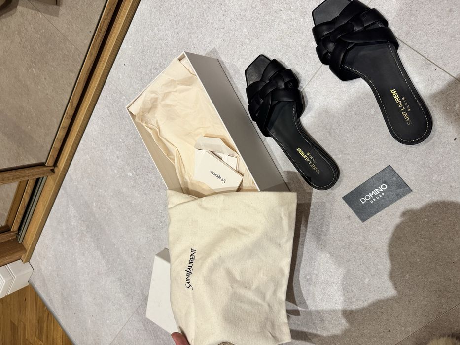 Шльопки Saint Laurent