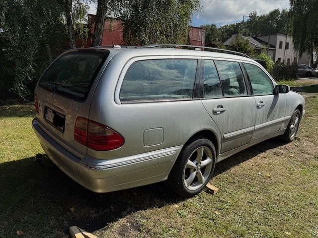 Mercedes E 320 4matic sprzedam na części - w całości