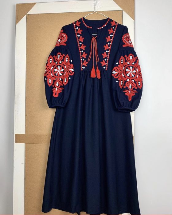 Бавовняна сукня з вишивкою, об’ємний рукавчик