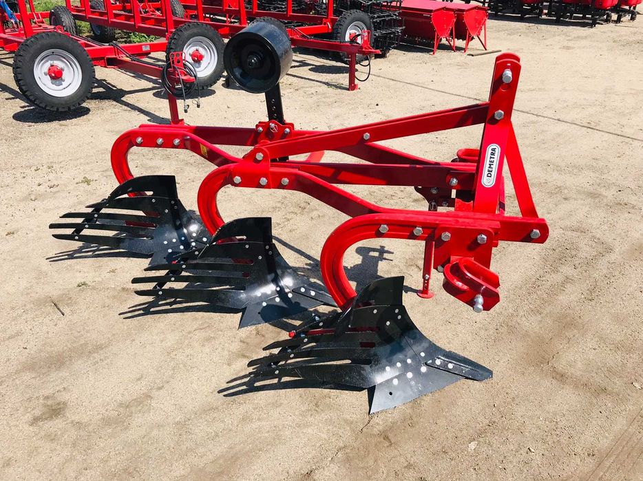 Плуг 3 корпуса ексцентричний UNLU Деметра перьевой отвал МТЗ 80 МТЗ 82