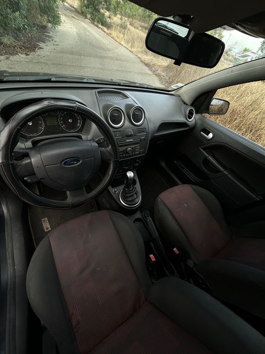 Carro Ford Fiesta 2006
