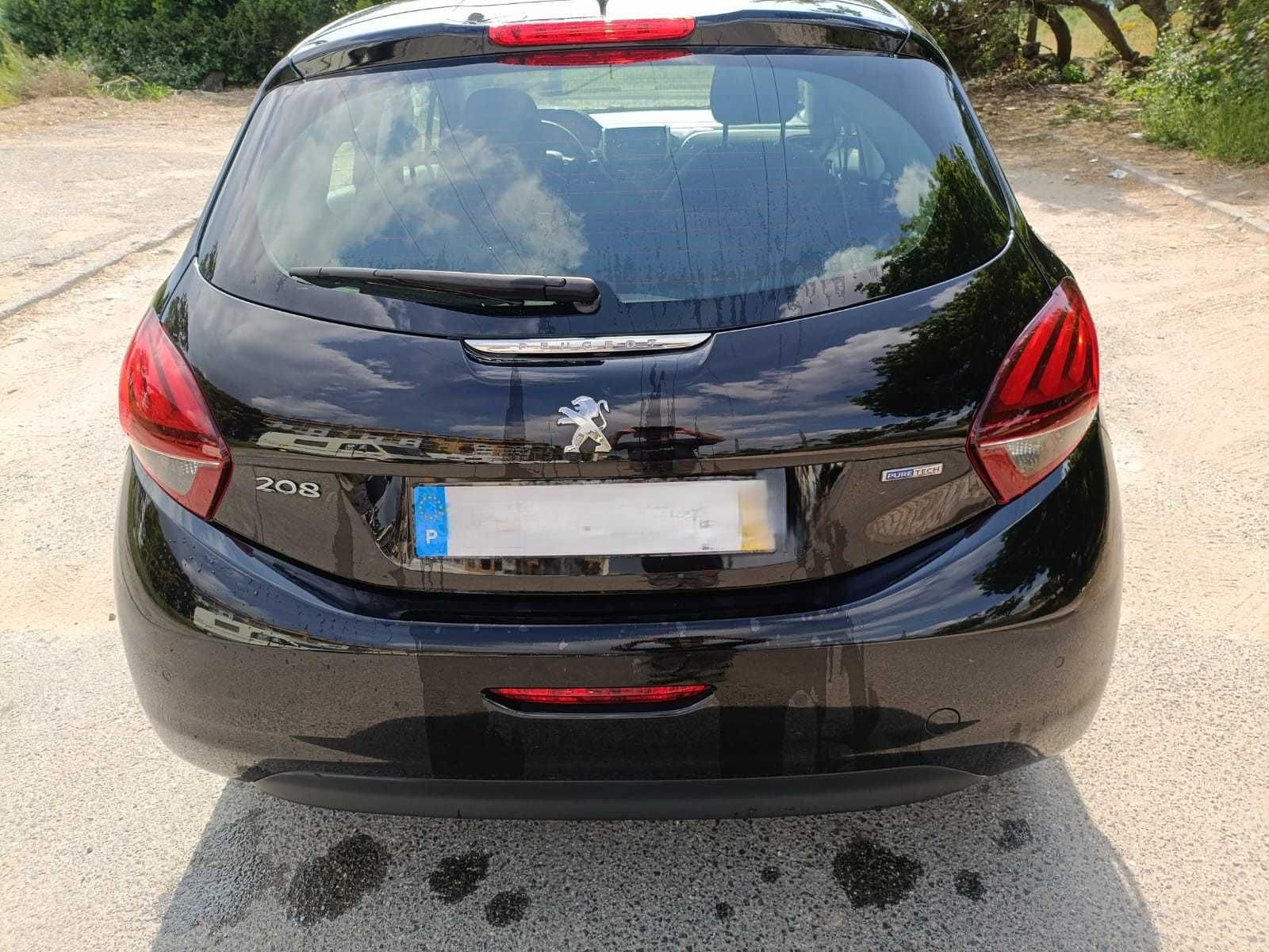 Peugeot 208, 5 portas, com 64000 km, a gasolina