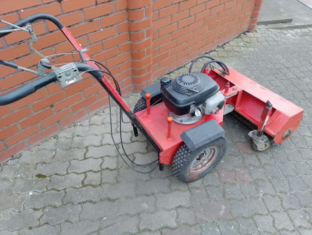 Zamiatarka spalinowa hydrauliczna Kersten K2700