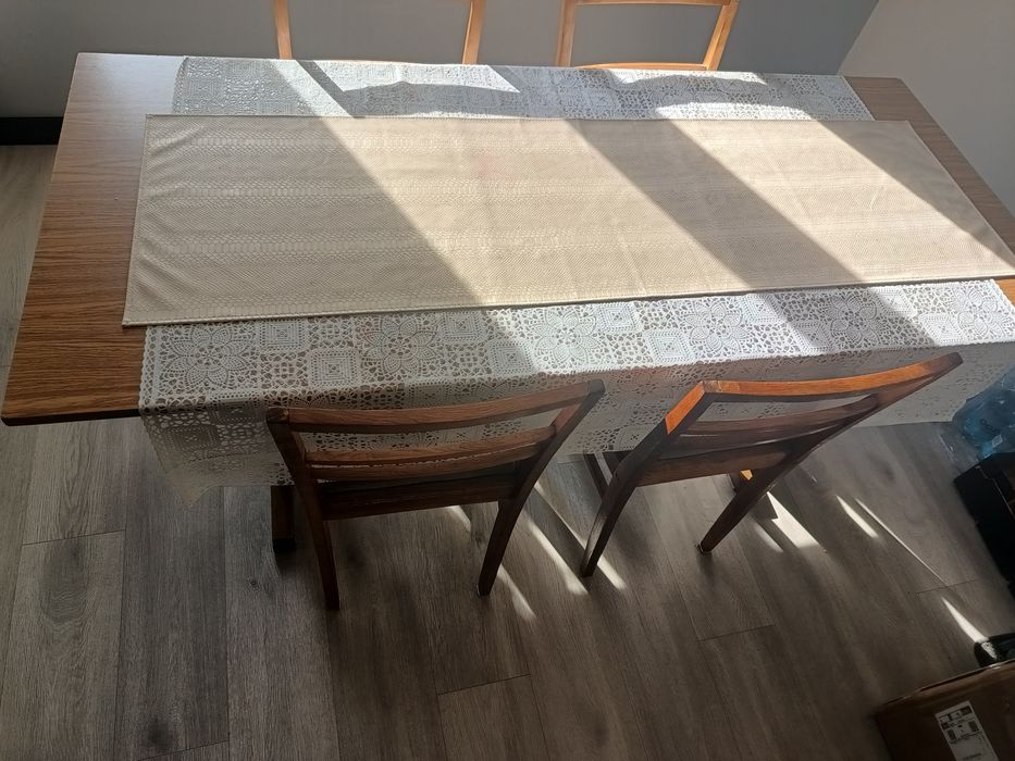 Stół i  cztery krzesła