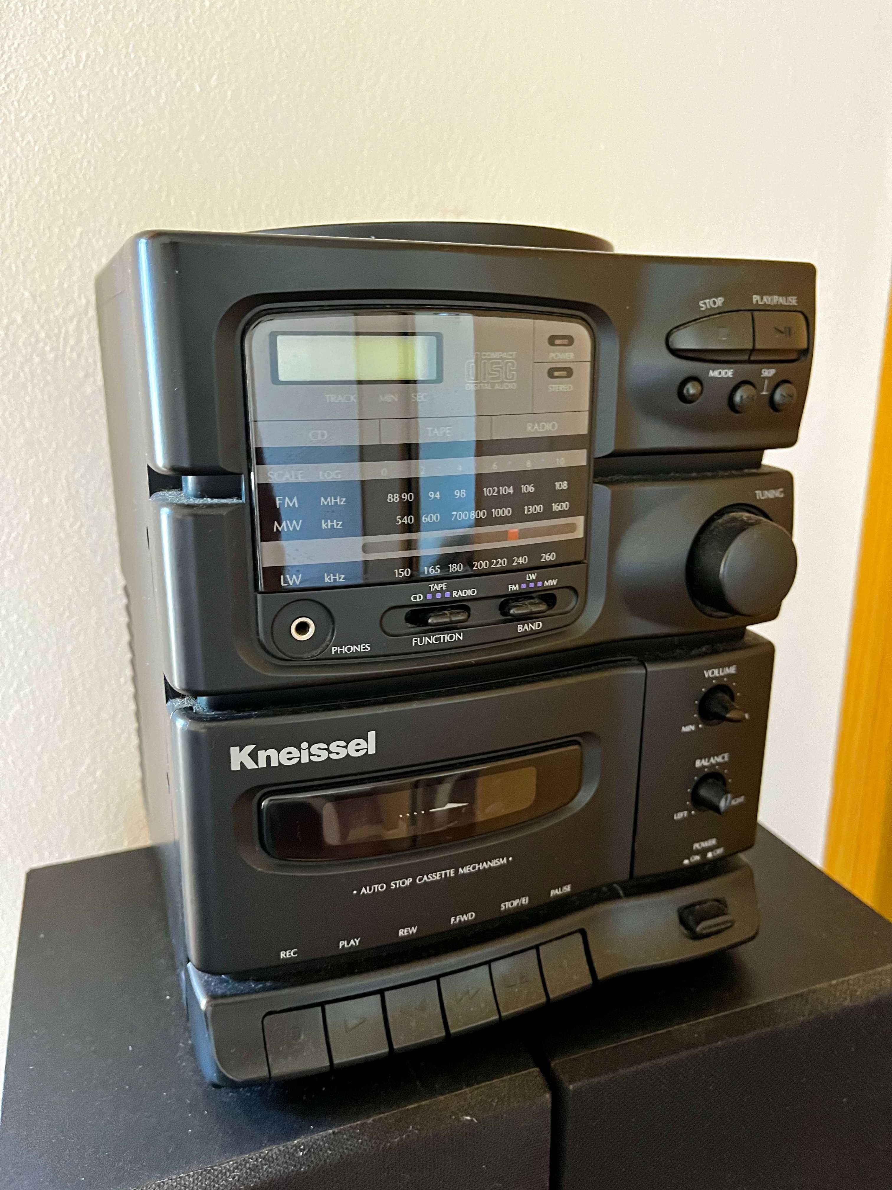 Aparelhagem Cd, Cassette e Radio + Colunas (Kneissel)