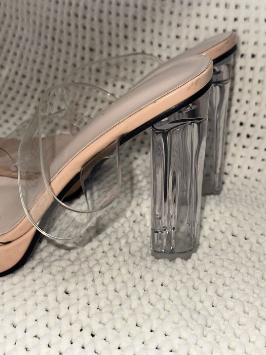 Жіночі босоніжки