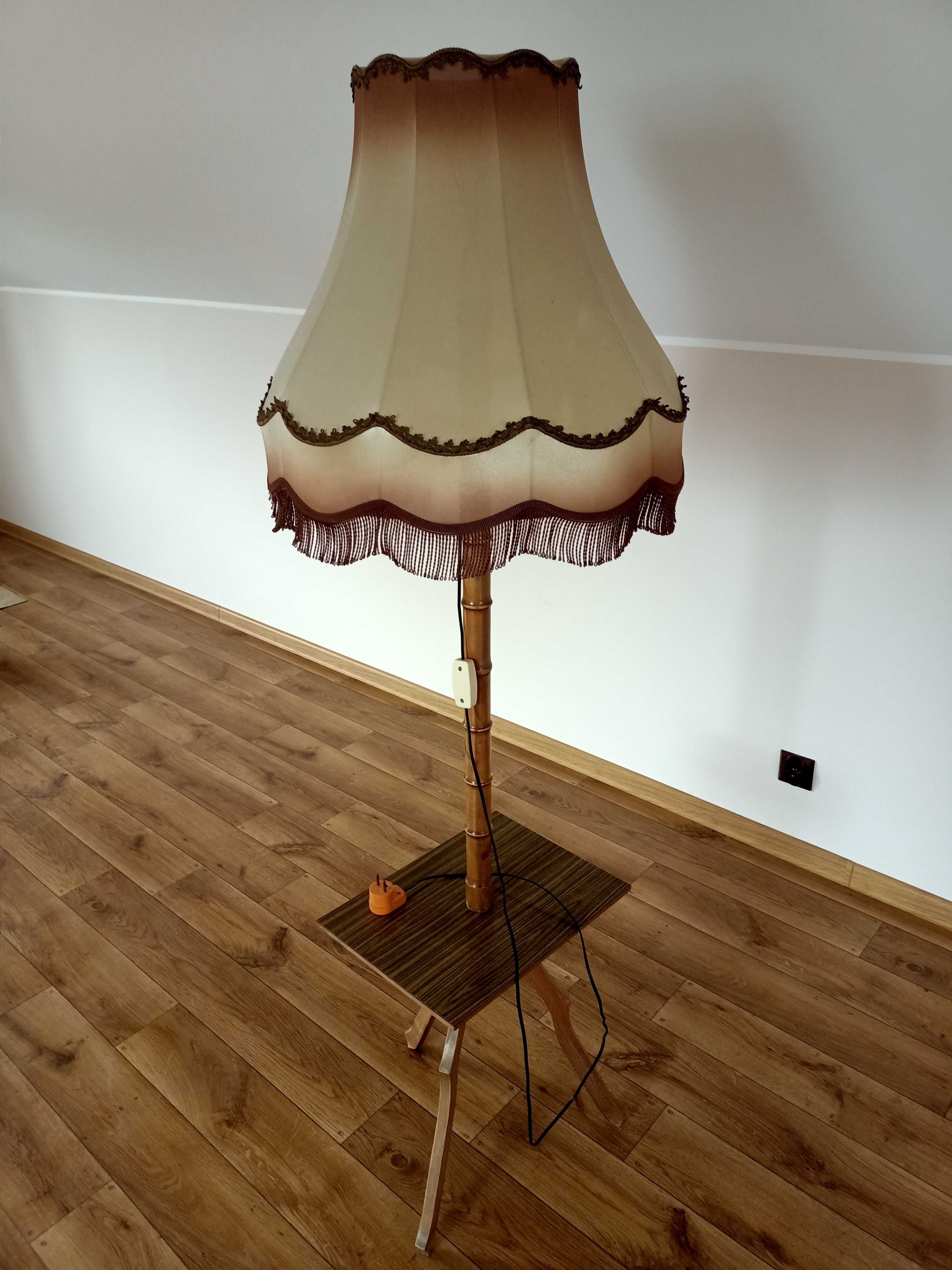 Lampka nocna stojąca