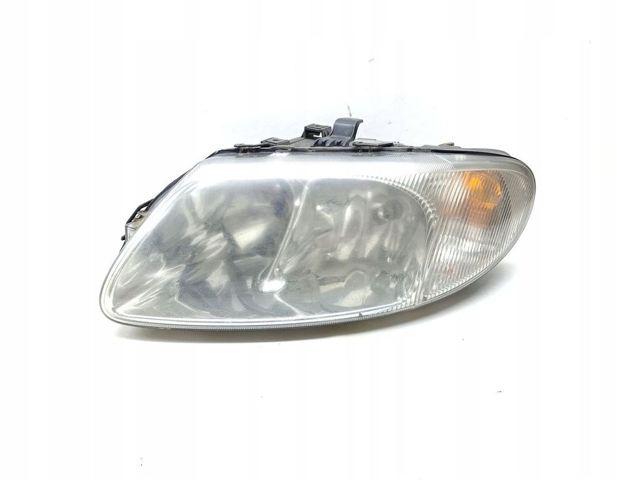 LAMPA LEWA PRZEDNIA CHRYSLER VOYAGER IV RG 04857703ABF