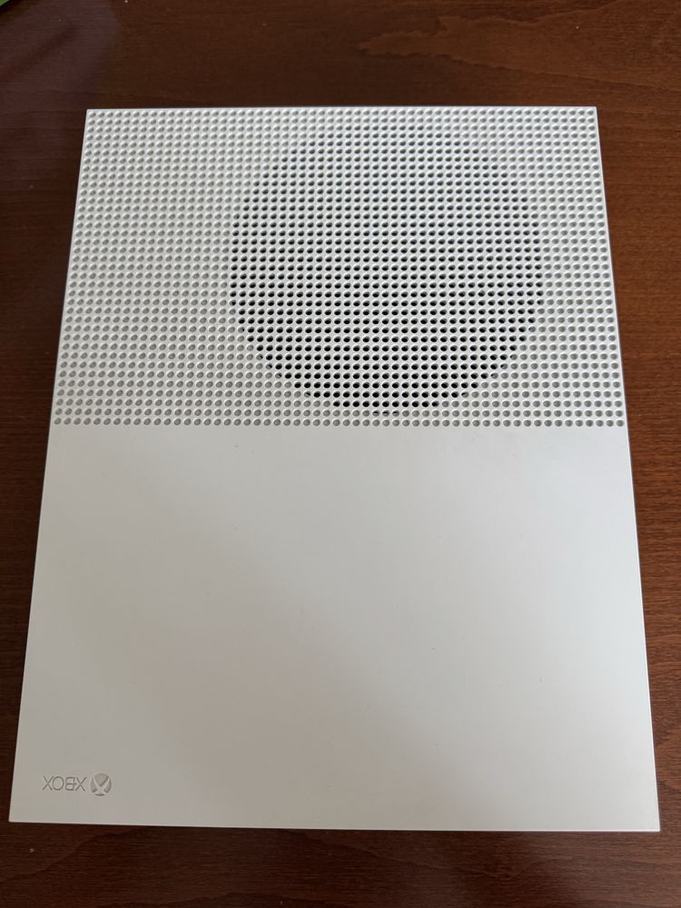 Xbox one s 1tb + pad