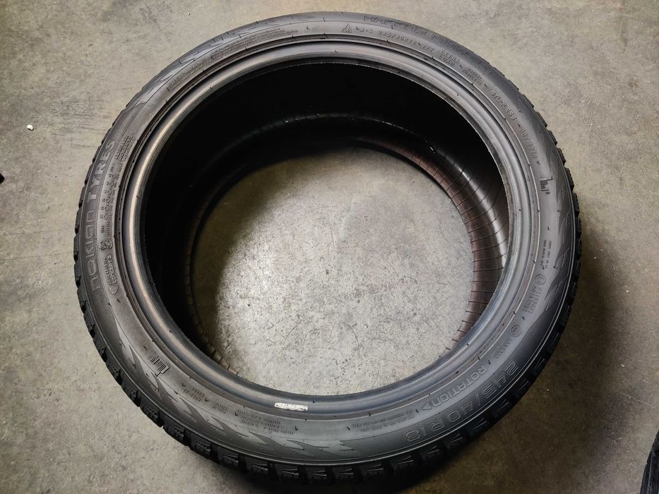 R18 245 40 зимові шини Nokian Hakkapeliitta хороший