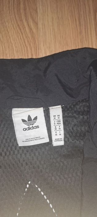 Ветровка "Adidas"
Состояние отличное
Размер М
Цена:1100 грн