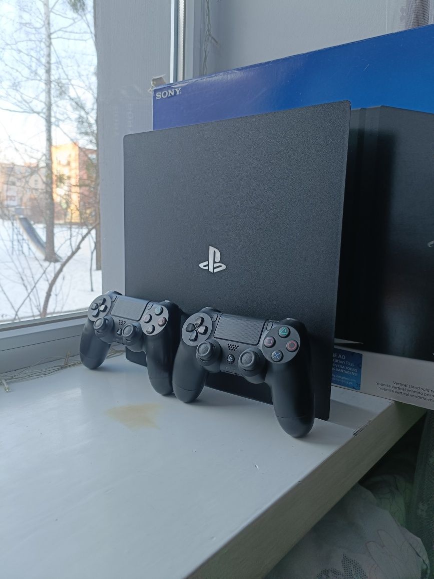 Playstation 4 Pro 1tb ідеал + 2 Джойстики