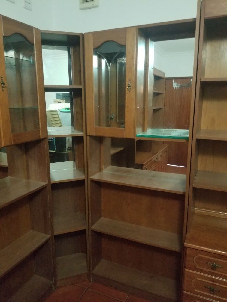 Móvel de Sala, composto por 5 módulos e 1 canto bar.