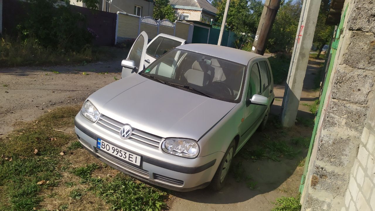 Volkswagen Golf 4 хетчбек.