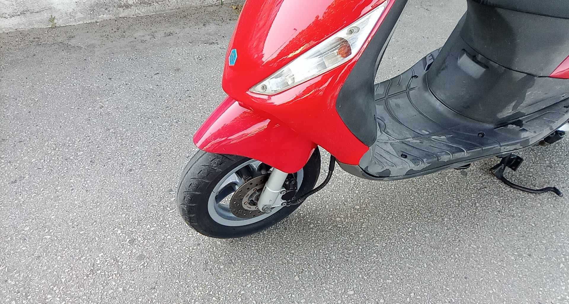 Scooter Piaggio Zip 100 cm3 sómente 20.000 kms.
